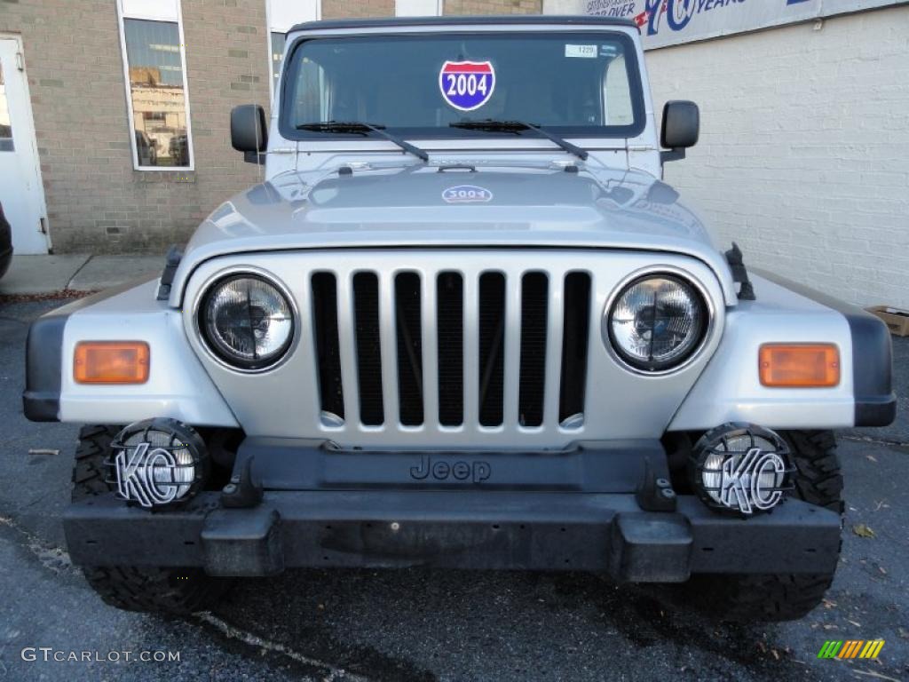 2004 Wrangler Rubicon 4x4 - Bright Silver Metallic / Dark Slate Gray photo #2