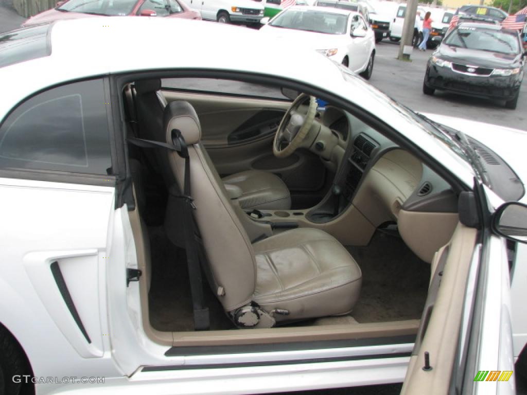 2003 Mustang V6 Coupe - Oxford White / Medium Parchment photo #9