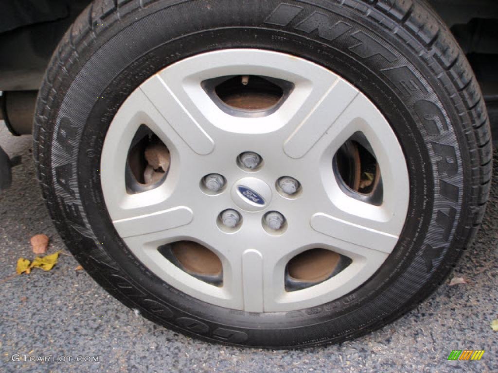 2004 Ford Freestar SE Wheel Photos