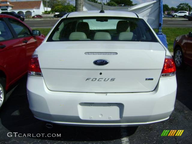 2009 Focus SEL Sedan - White Suede / Medium Stone photo #4