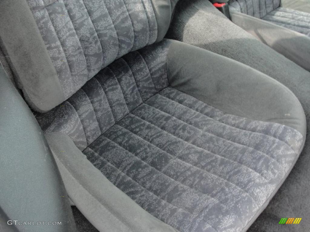 Medium Gray Interior 2002 Chevrolet Camaro Coupe Photo #39872784