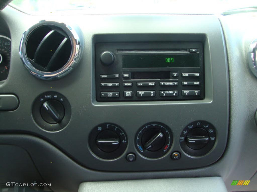 2006 Ford Expedition XLT 4x4 Controls Photo #39872860