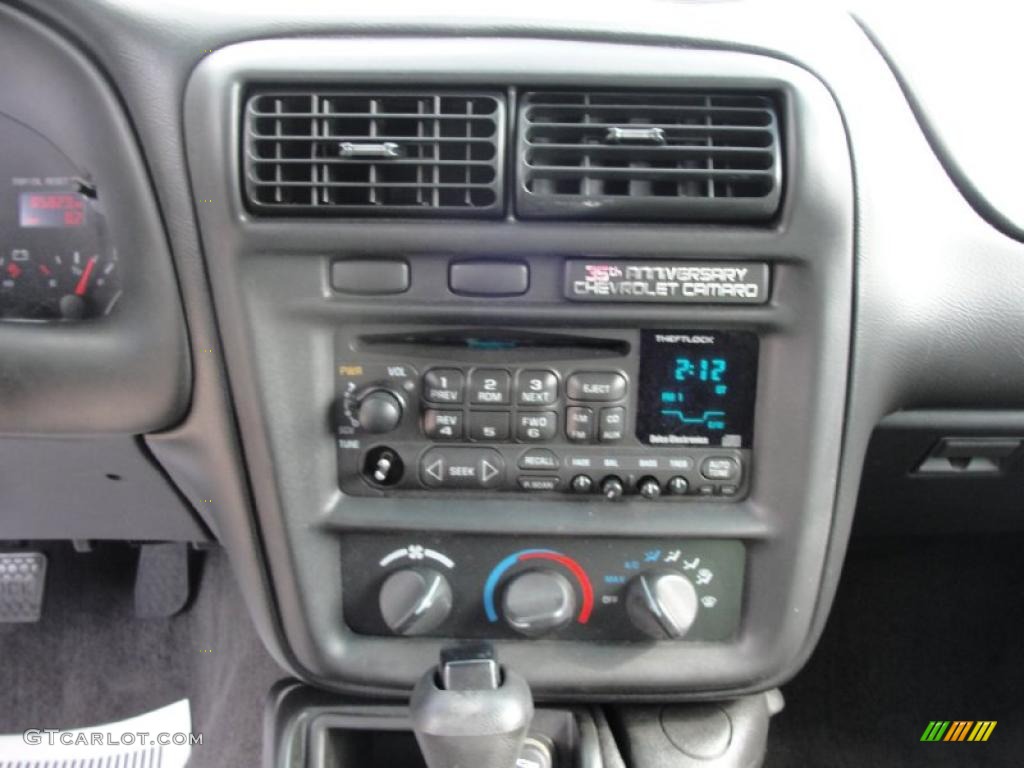 2002 Chevrolet Camaro Coupe Medium Gray Dashboard Photo #39872900