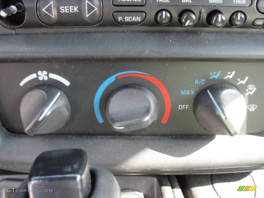 2002 Chevrolet Camaro Coupe Controls Photo #39872924