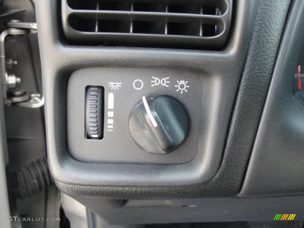 2002 Chevrolet Camaro Coupe Controls Photo #39872974