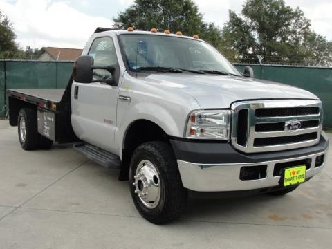 2006 Ford F350 Super Duty XLT Regular Cab 4x4 Chassis Data, Info and Specs