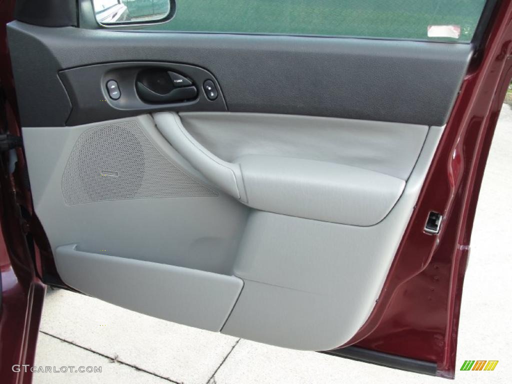 2007 Ford Focus ZX4 SE Sedan Charcoal/Light Flint Door Panel Photo #39875181