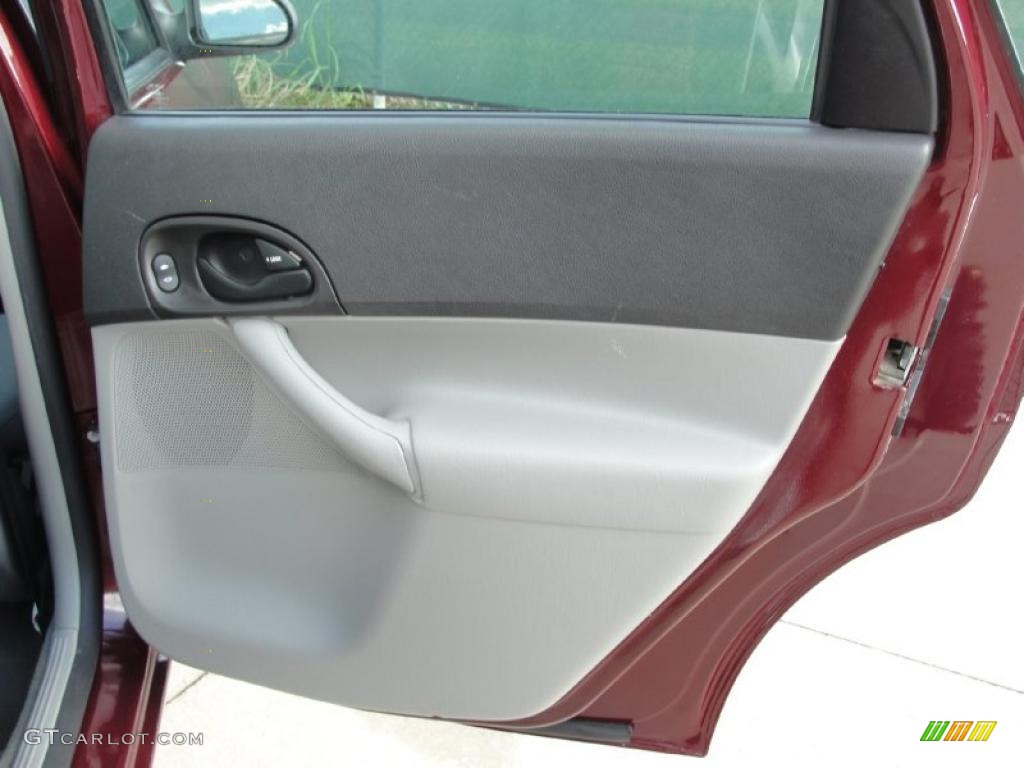 2007 Ford Focus ZX4 SE Sedan Charcoal/Light Flint Door Panel Photo #39875225