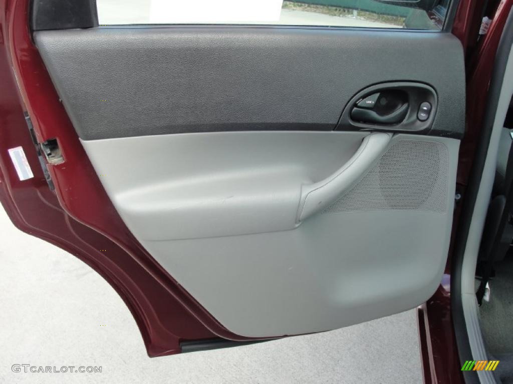 2007 Ford Focus ZX4 SE Sedan Charcoal/Light Flint Door Panel Photo #39875281