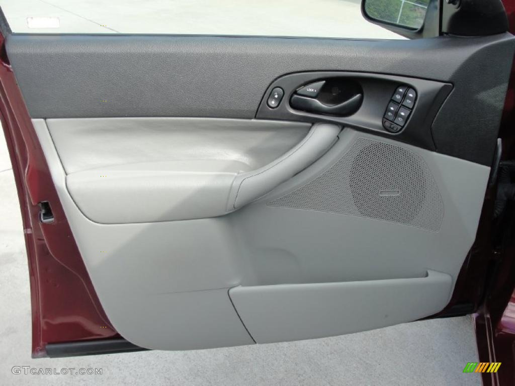 2007 Ford Focus ZX4 SE Sedan Charcoal/Light Flint Door Panel Photo #39875321