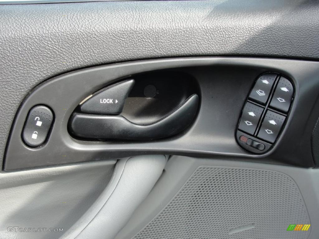 2007 Ford Focus ZX4 SE Sedan Controls Photo #39875333