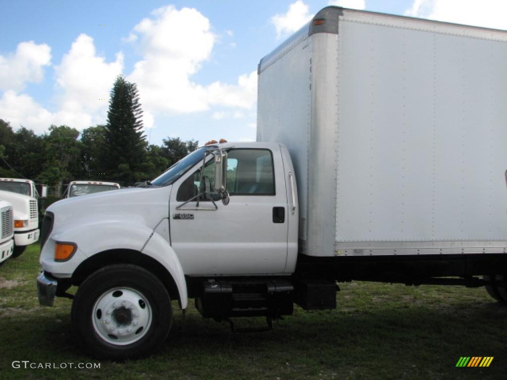 2003 F650 Super Duty XL Regular Cab Commerical Moving Truck - Oxford White / Medium Graphite photo #7