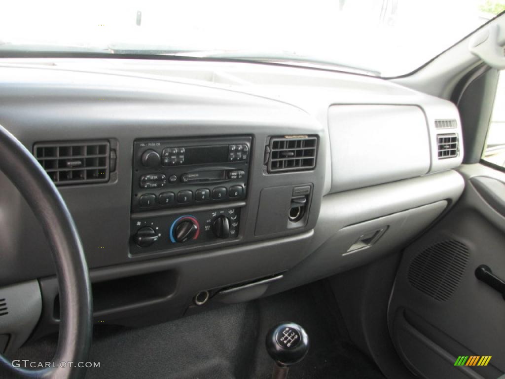 2003 F650 Super Duty XL Regular Cab Commerical Moving Truck - Oxford White / Medium Graphite photo #12