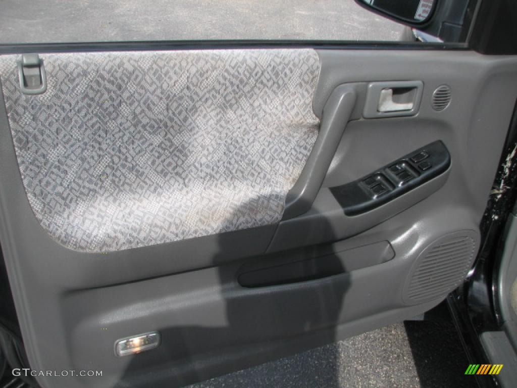 2001 Isuzu Rodeo LS Gray Door Panel Photo #39877139
