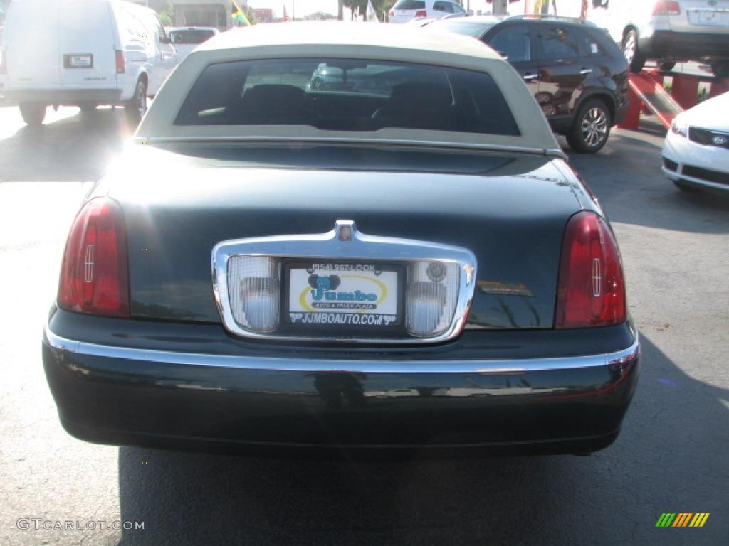 2002 Town Car Signature - Aspen Green Metallic / Light Parchment photo #8