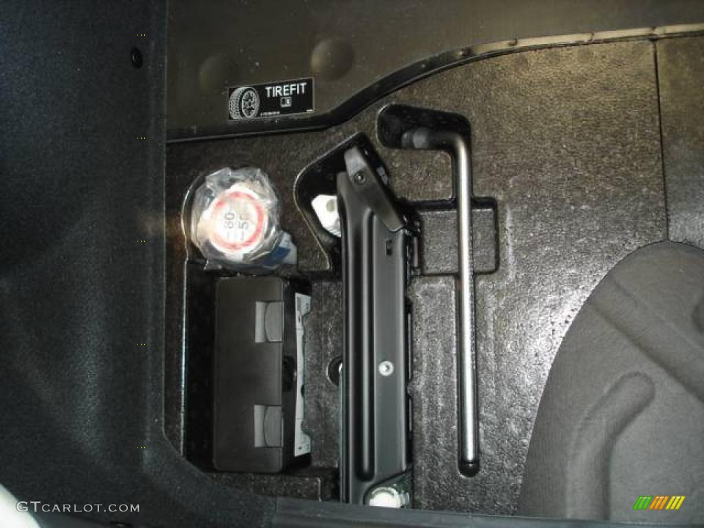 2004 Chrysler Crossfire Limited Coupe Trunk Photo #3987920