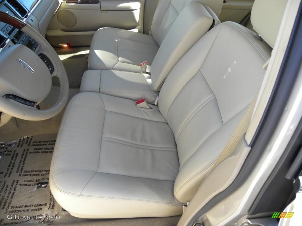 Light Camel Interior 2010 Lincoln Town Car Signature Limited Photo #39879403