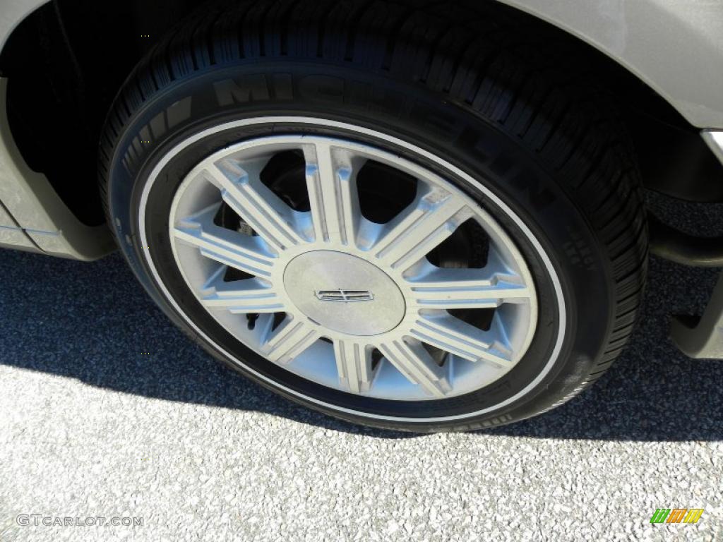 2010 Lincoln Town Car Signature Limited Wheel Photo #39879491
