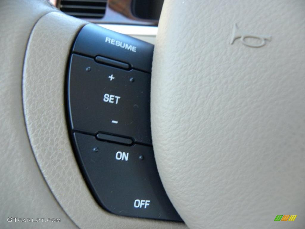 2010 Lincoln Town Car Signature Limited Controls Photo #39879519