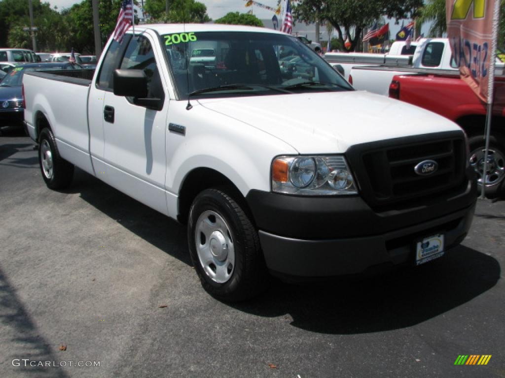 2006 F150 XL Regular Cab - Oxford White / Medium/Dark Flint photo #1