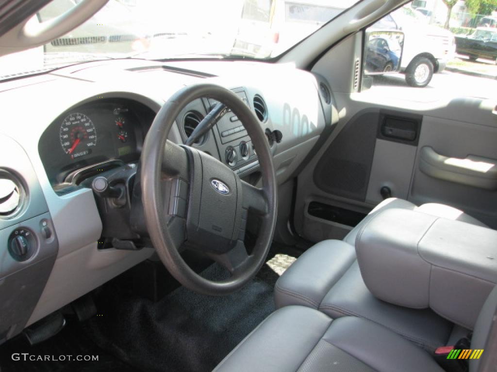 2006 F150 XL Regular Cab - Oxford White / Medium/Dark Flint photo #13