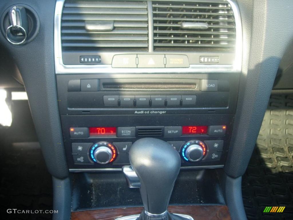 2009 Audi Q7 3.0 TDI quattro Controls Photo #39880651