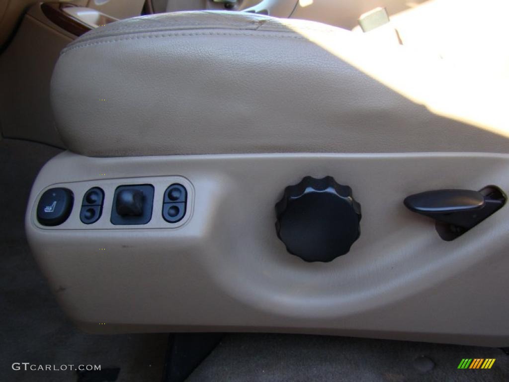 1999 Lincoln Navigator 4x4 Controls Photo #39881443