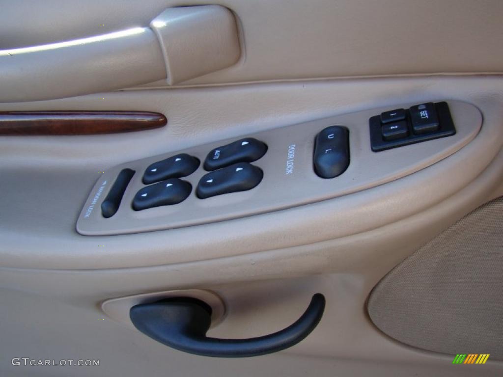 1999 Lincoln Navigator 4x4 Controls Photo #39881539