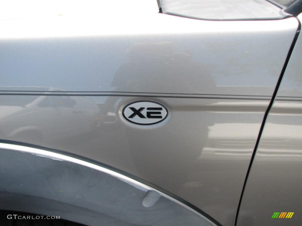 2002 Nissan Frontier King Cab Marks and Logos Photos
