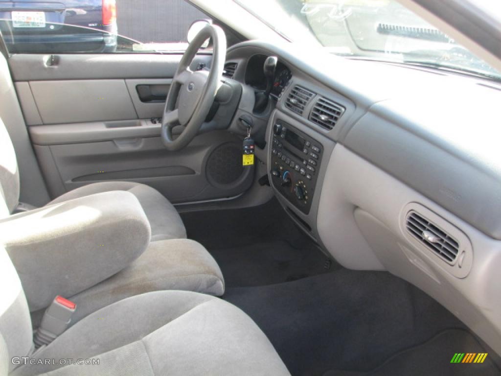 2005 Ford Taurus SE Medium/Dark Flint Dashboard Photo #39881703