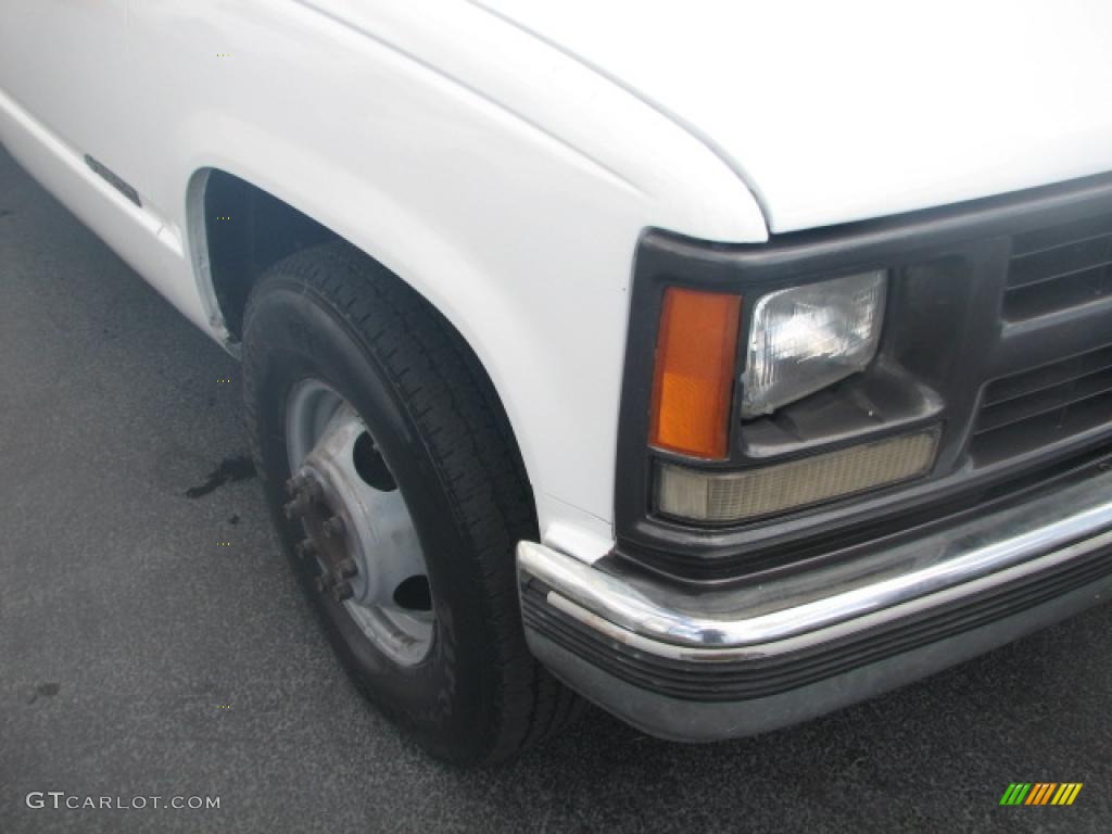 1999 C/K 3500 K3500 Crew Cab 4x4 Chassis - Summit White / Gray photo #2