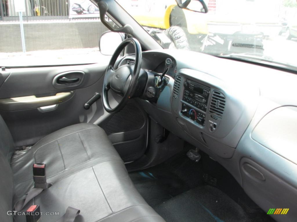 Medium Graphite Interior 2002 Ford F150 XL Regular Cab Photo #39882760