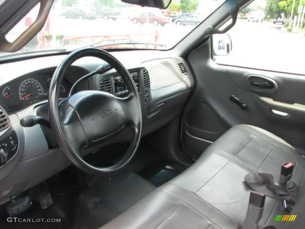 Medium Graphite Interior 2002 Ford F150 XL Regular Cab Photo #39882772