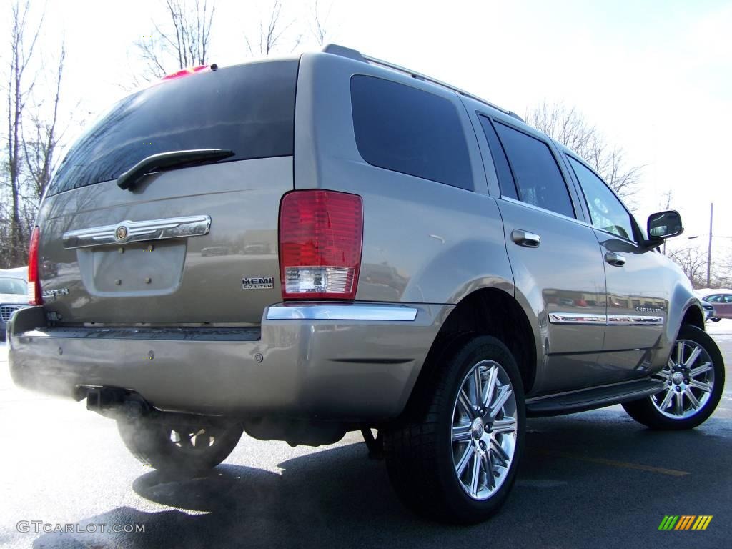 2007 Aspen Limited HEMI 4WD - Light Khaki Beige Metallic / Dark Khaki/Light Graystone photo #5