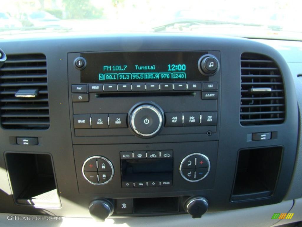 2010 GMC Sierra 1500 SLE Extended Cab Controls Photo #39883012