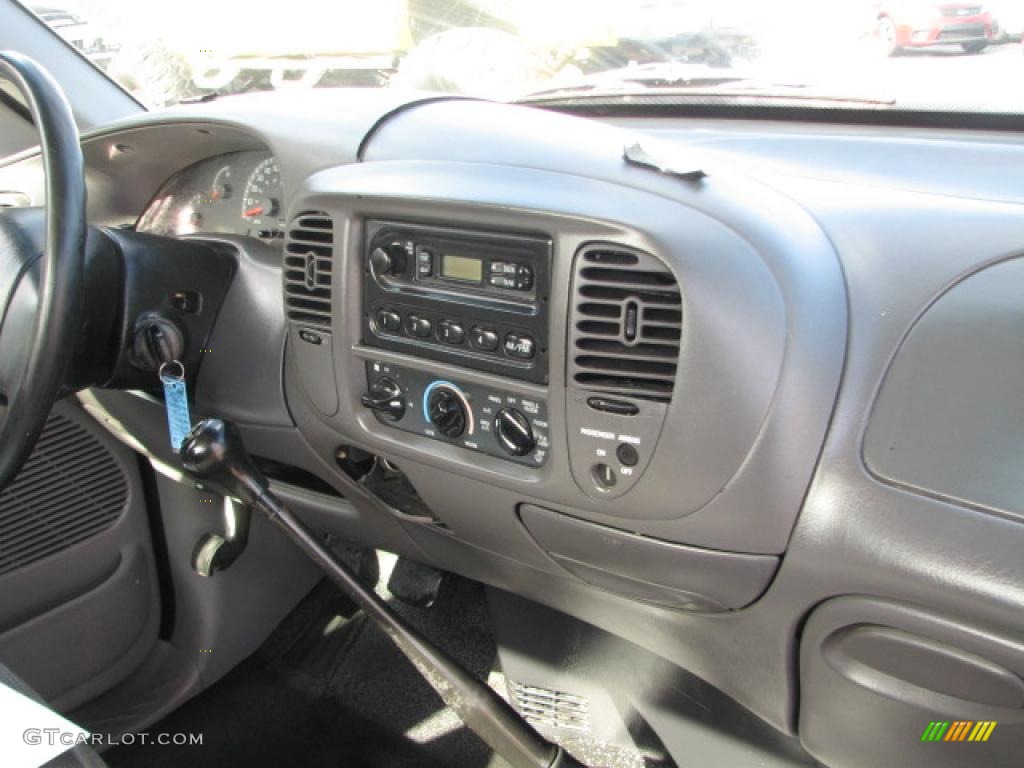 1999 F150 XL Regular Cab - Bright Red / Medium Graphite photo #13