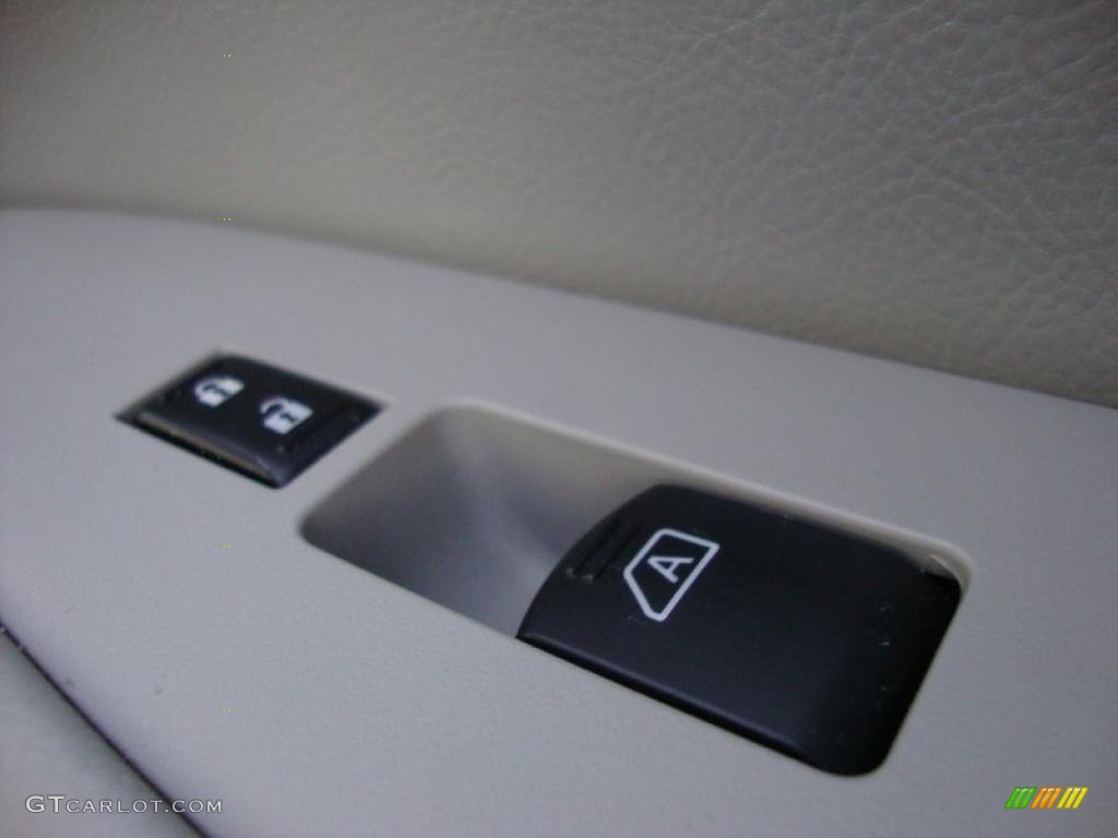 2008 Infiniti QX 56 4WD Controls Photo #39884992