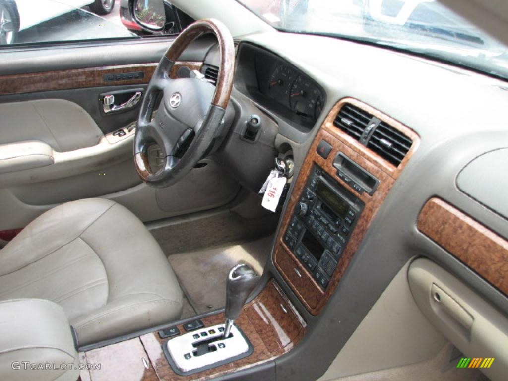 2004 Hyundai XG350 L Sedan Beige Dashboard Photo #39886776