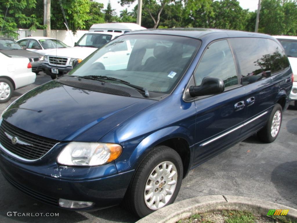 Patriot Blue Pearlcoat 2002 Chrysler Town & Country LXi Exterior Photo #39886916