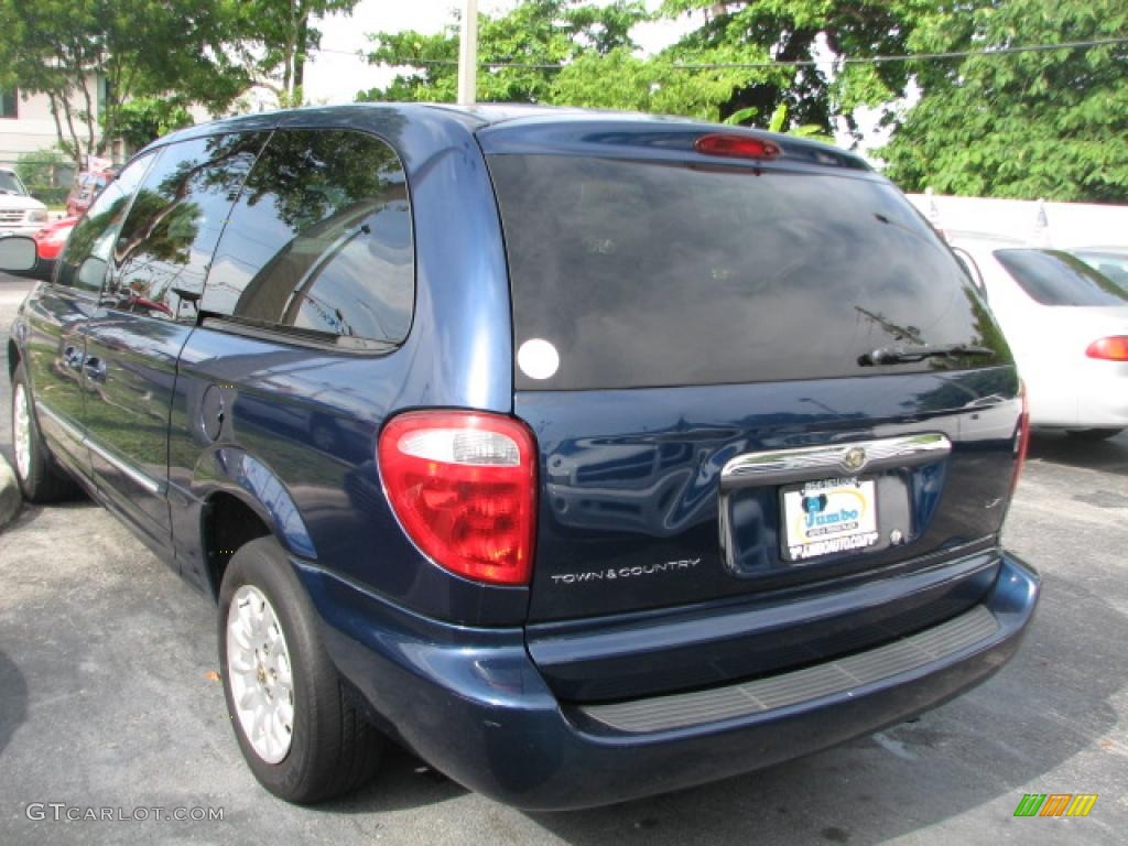 Patriot Blue Pearlcoat 2002 Chrysler Town & Country LXi Exterior Photo #39886920