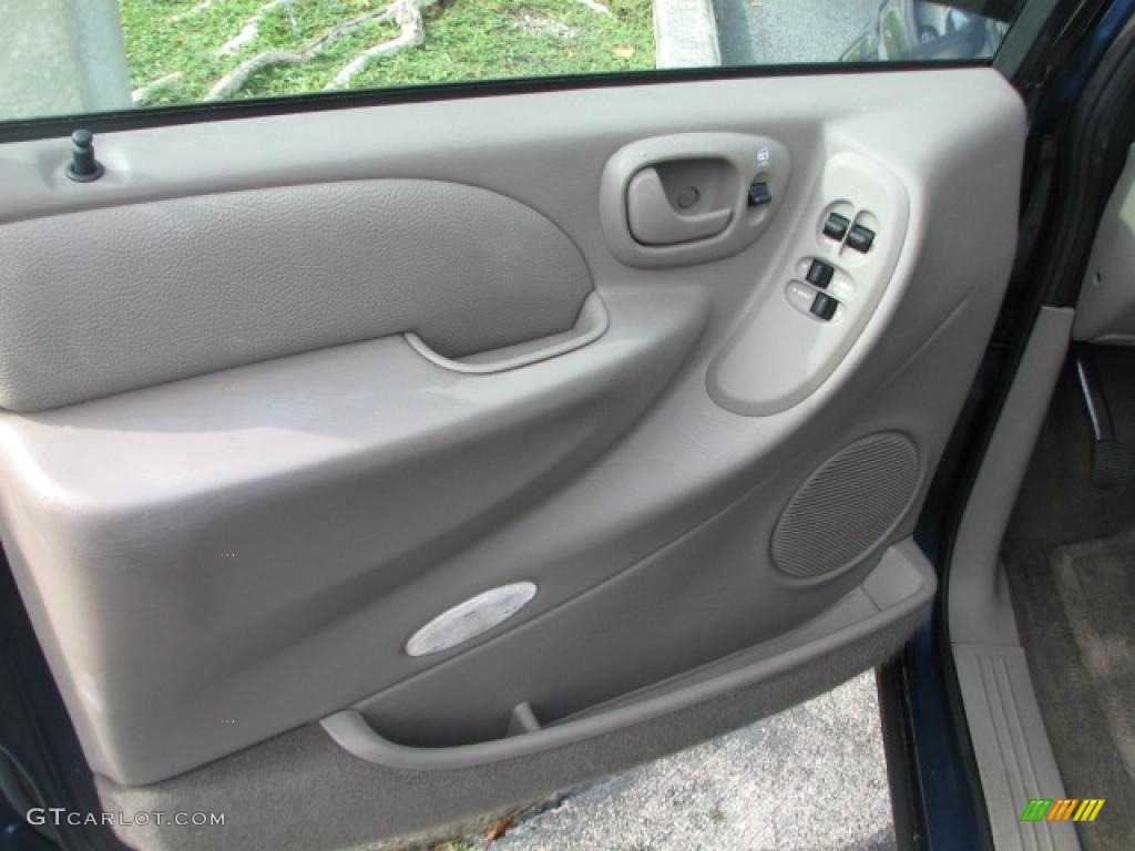 2002 Chrysler Town & Country LXi Door Panel Photos