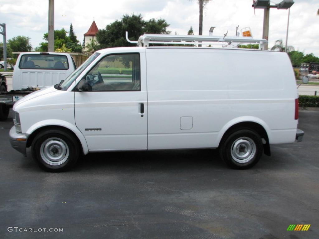 Ivory White 2000 GMC Safari Commercial Exterior Photo #39888124