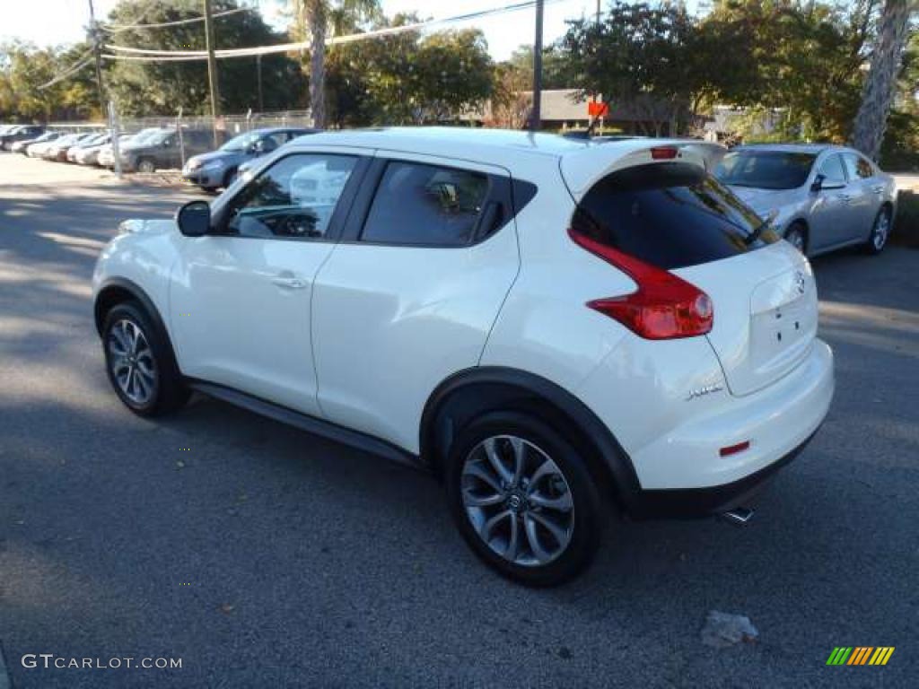 White Pearl 2011 Nissan Juke SV Exterior Photo #39890031