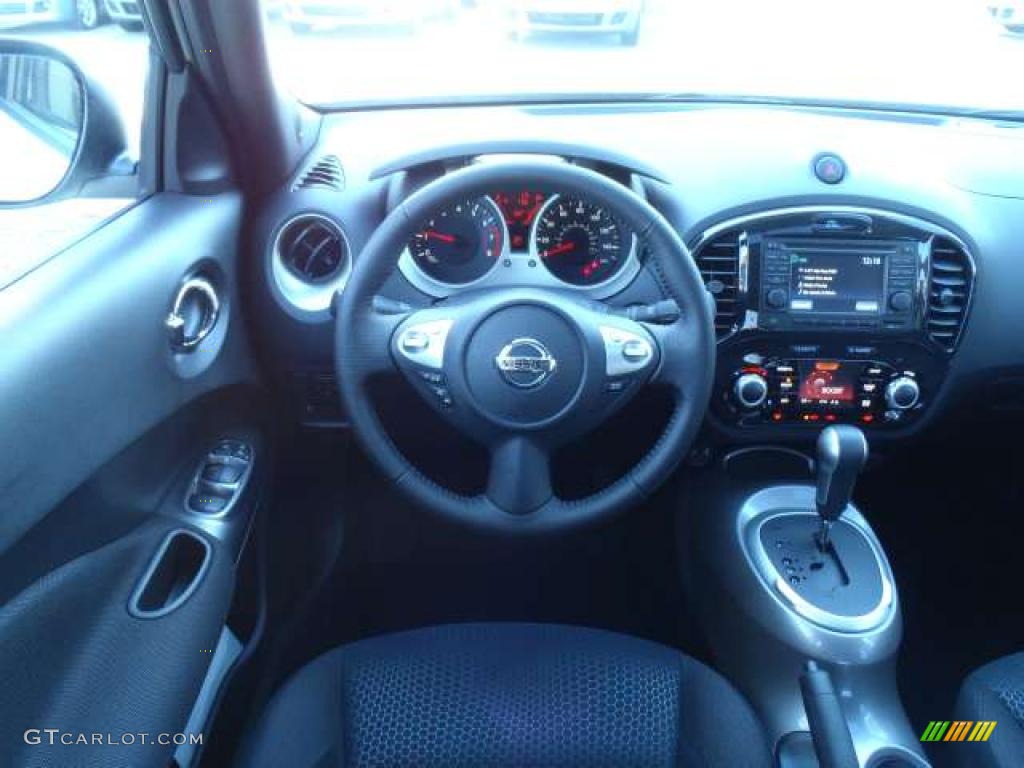 2011 Nissan Juke SV Black/Silver Trim Dashboard Photo #39890076