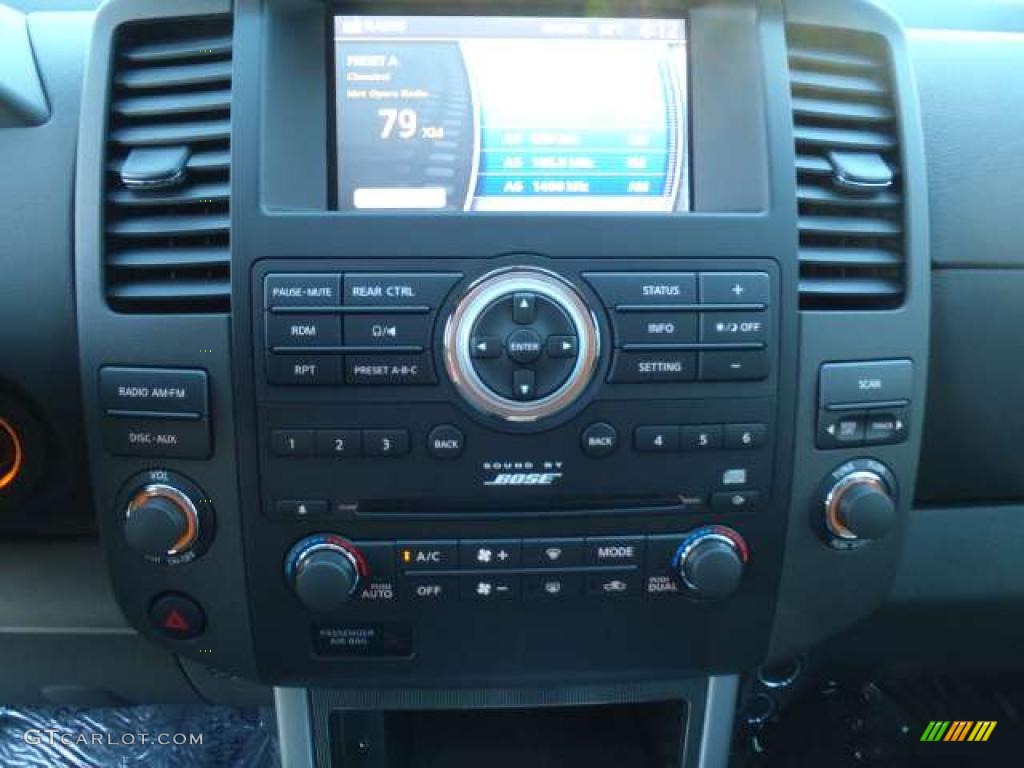 2011 Nissan Pathfinder Silver Navigation Photos