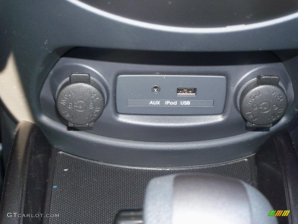 2011 Kia Soul + Controls Photo #39890696