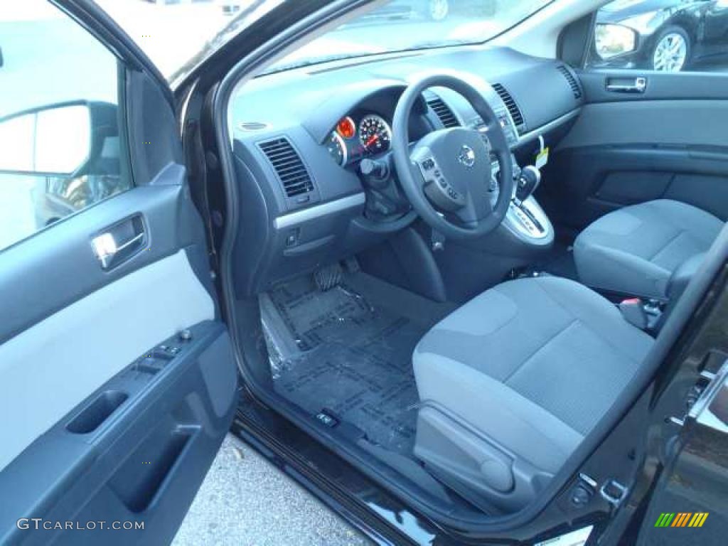 Charcoal Interior 2011 Nissan Sentra 2.0 Photo #39890940