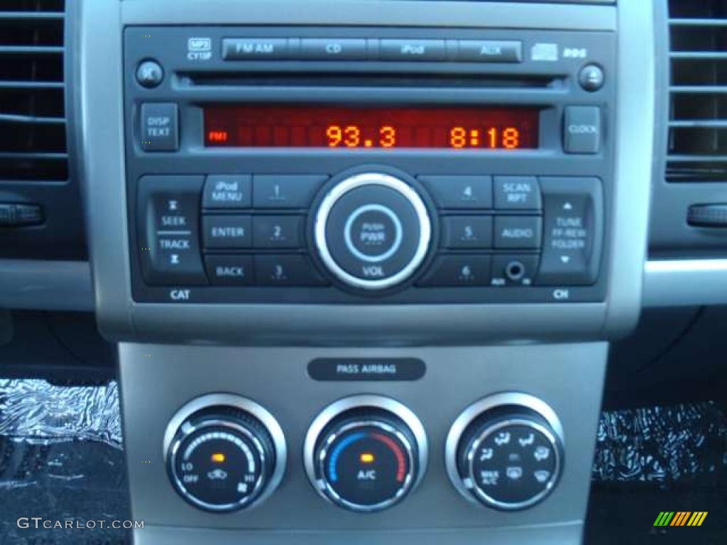 2011 Nissan Sentra 2.0 Controls Photo #39891000