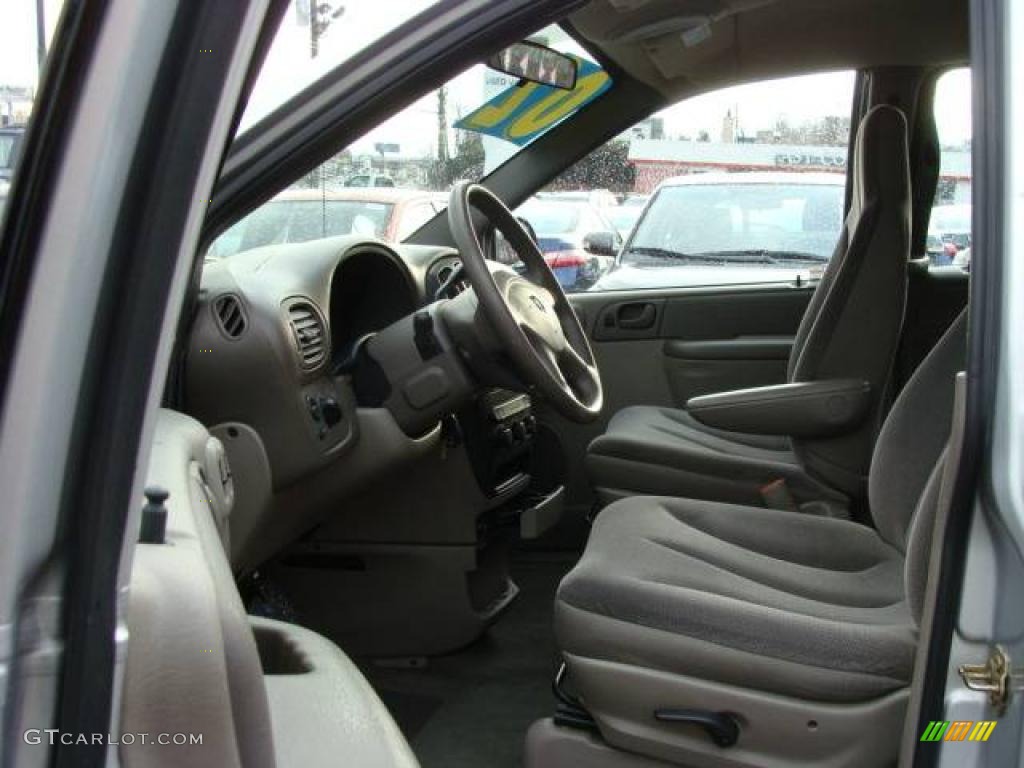 2002 Caravan SE - Bright Silver Metallic / Taupe photo #7