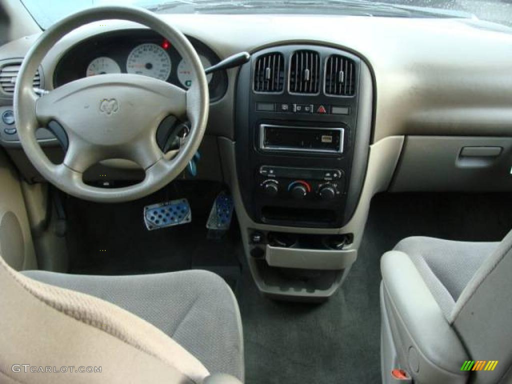 2002 Caravan SE - Bright Silver Metallic / Taupe photo #9